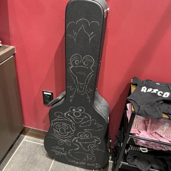 Nashville Jam Session - Guitar case - Souvenir Shops Near Me - Nashville, Tennessee Nashville Jam Session - Guitar case - Souvenir Shops Near Me - Nashville, Tennessee