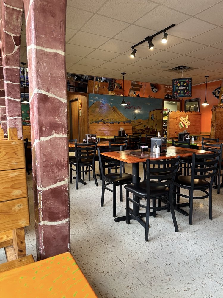Los Portales Restaurant & Grocery