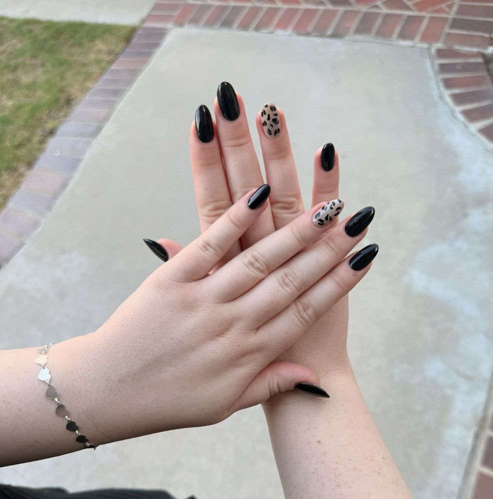 Nail Center and Spa Logo