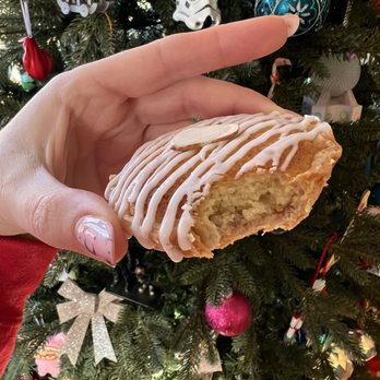 Twisted Sugar Cake Design - I'll take 100 more please - Bakeries Near Me - Ledyard, Connecticut