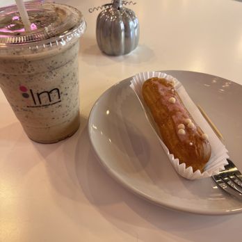 Le Macaron French Pastries - Chocolate chip gelato espresso shake and vanilla eclair - Macarons Near Me - Albuquerque, New Mexico Le Macaron French Pastries - Chocolate chip gelato espresso shake and vanilla eclair - Macarons Near Me - Albuquerque, New Mexico
