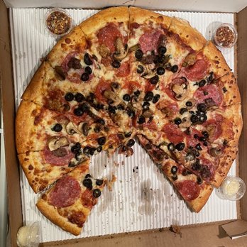 Uncle Tony's - Where are the green peppers, ham, beef and linguinica (whatever that is).  CRUMMY. - Italian Near Me - Valley Glen, California