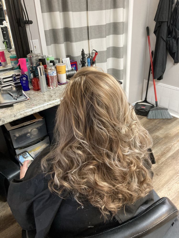 AMANDA’S HAIR AND NAIL SALON Updated September 2024 19 Photos 7412 Pine Forest Rd