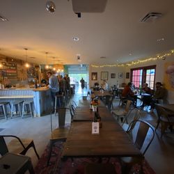 Knotted Root Brewing - Indoor seating