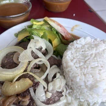 Georgie's BBQ - Bistec - Barbeque Near Me - San Juan, Puerto Rico