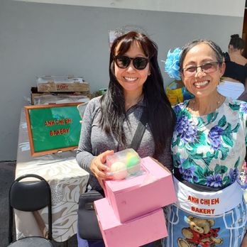 Anh Chi Em Bakery - With the owner's mother, Elizabeth Pham - Vietnamese Near Me - Honolulu, Hawaii