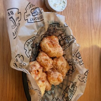 Lakefront Brewery - Cheese curds - Breweries Near Me - Milwaukee, Wisconsin Lakefront Brewery - Cheese curds - Breweries Near Me - Milwaukee, Wisconsin
