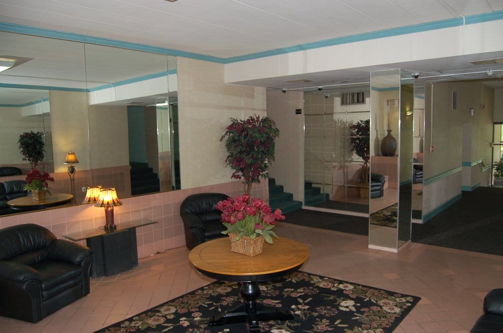 SUSSEX HOUSE APARTMENTS Updated September 2024 1001 Kings Hwy N