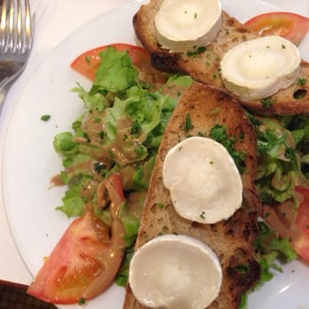 Le Royal - Goat cheese salad - Bistros Near Me - Paris, 75