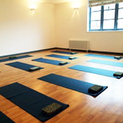 Bristol YogaSpace - Beautiful yoga studio on Princes Place in Bishopston. Smaller classes and expert yoga teachers.