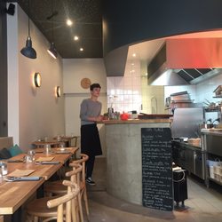 La Mangette - Cute little place with one hot plat du jour. Has good vegetarian options. Plat was 14, and two courses are 18.5.