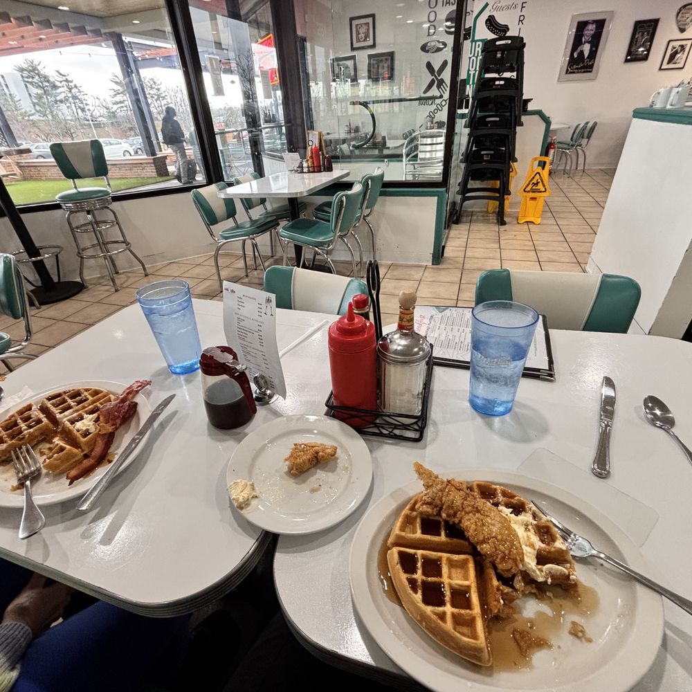 Van Dorn Diner - I never want this to end as I eat. - Diners Near Me - Alexandria, Virginia Van Dorn Diner - I never want this to end as I eat. - Diners Near Me - Alexandria, Virginia