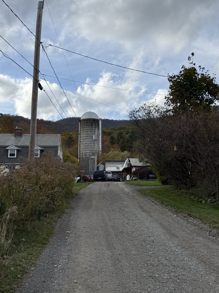 Cricket Creek Farm Logo