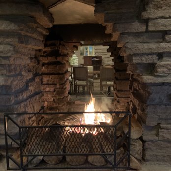 Nakoma Resort & Dining - Center Fireplace - New American Near Me - Clio, California Nakoma Resort & Dining - Center Fireplace - New American Near Me - Clio, California