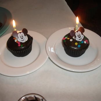 Goofy's Kitchen - Happy Birthday cupcakes! - American Near Me - Anaheim, California