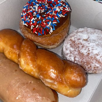 Donut De-Lite - Maple bar, glaze twist, sugared donut, chocolate donut with sprinkles, and lemon jelly filled with powdered sugar. - Donuts Near Me - Banning, California