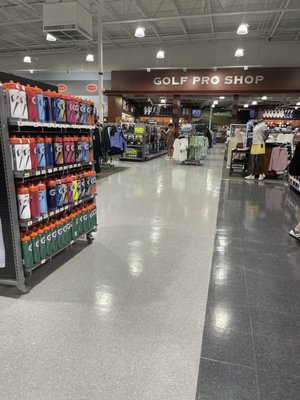 DICK'S Sporting Goods by null