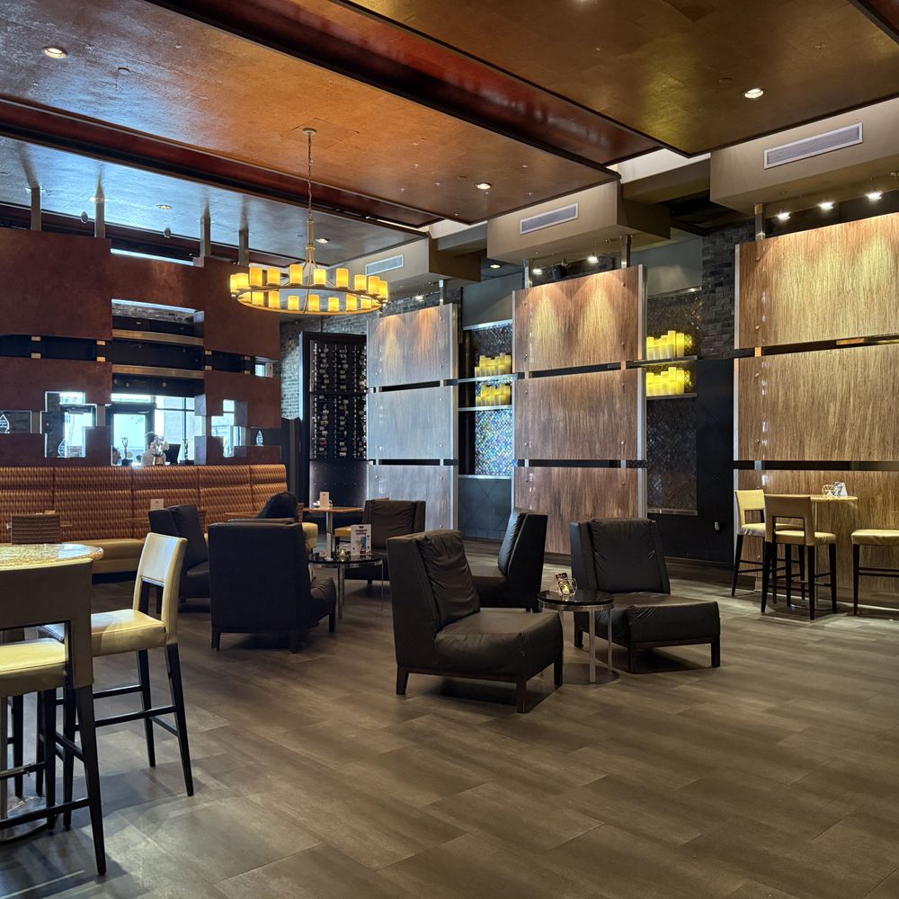 CMX Cinebistro Hyde Park - waiting room - Cinema Near Me - Tampa, Florida CMX Cinebistro Hyde Park - waiting room - Cinema Near Me - Tampa, Florida