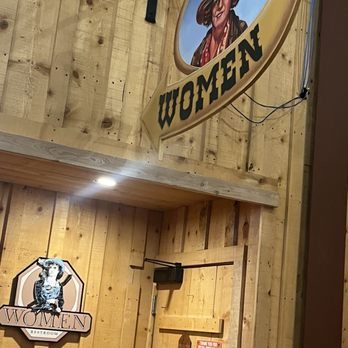 Ebenezer's Barn & Grill - Decor - American Near Me - Bryce, Utah