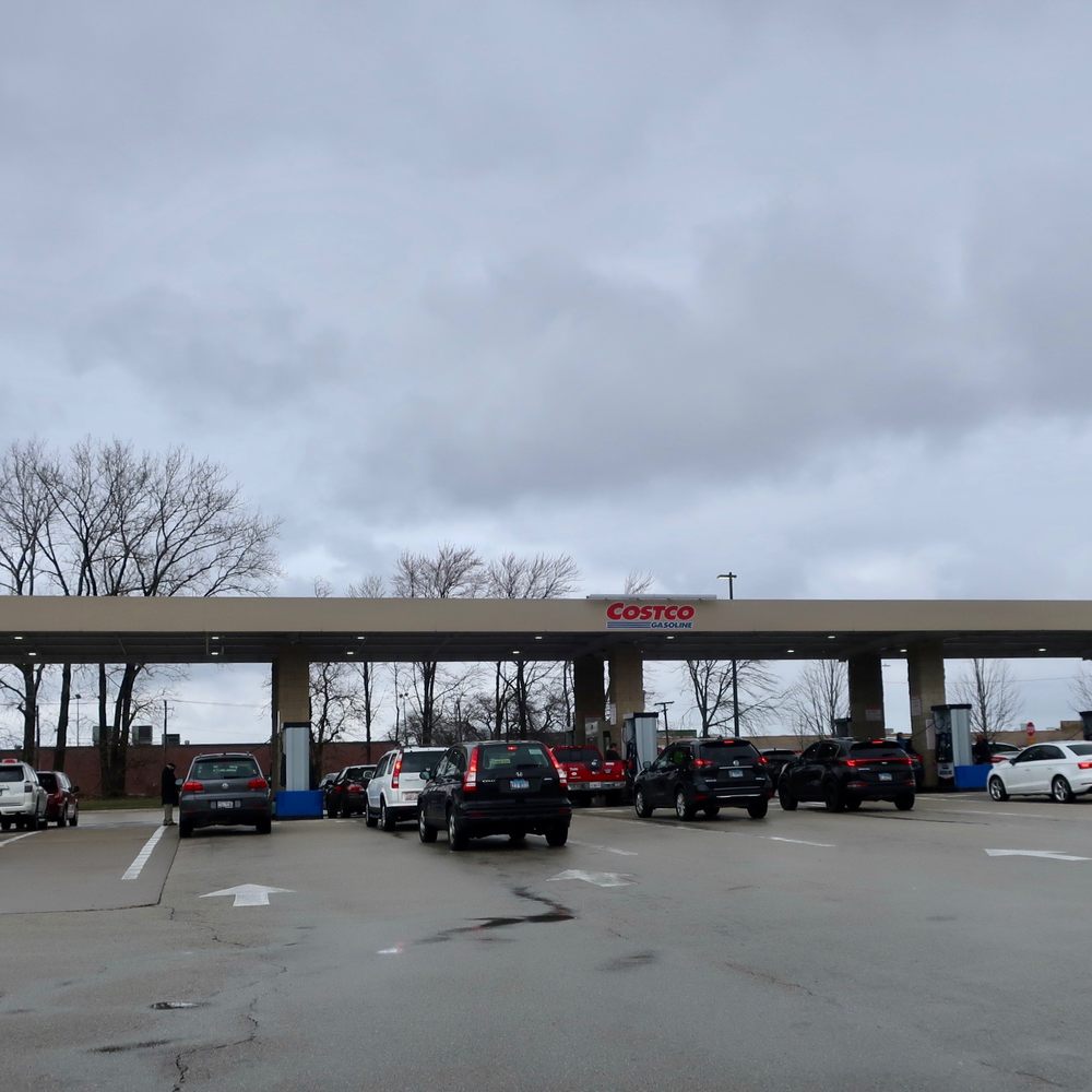 Costco Gasoline - About as desolate as you'll ever see it during open hours! - Gas Stations Near Me - Niles, Illinois