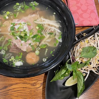 Pho King - P4 Beef Brisket, Tendon and Tripe Pho - Vietnamese Near Me - Kent, Ohio