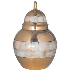 Continental Funeral Home - Keepsake / Recuerdo: Mini urns to share memories. / Mini urnas para compartir memorias.