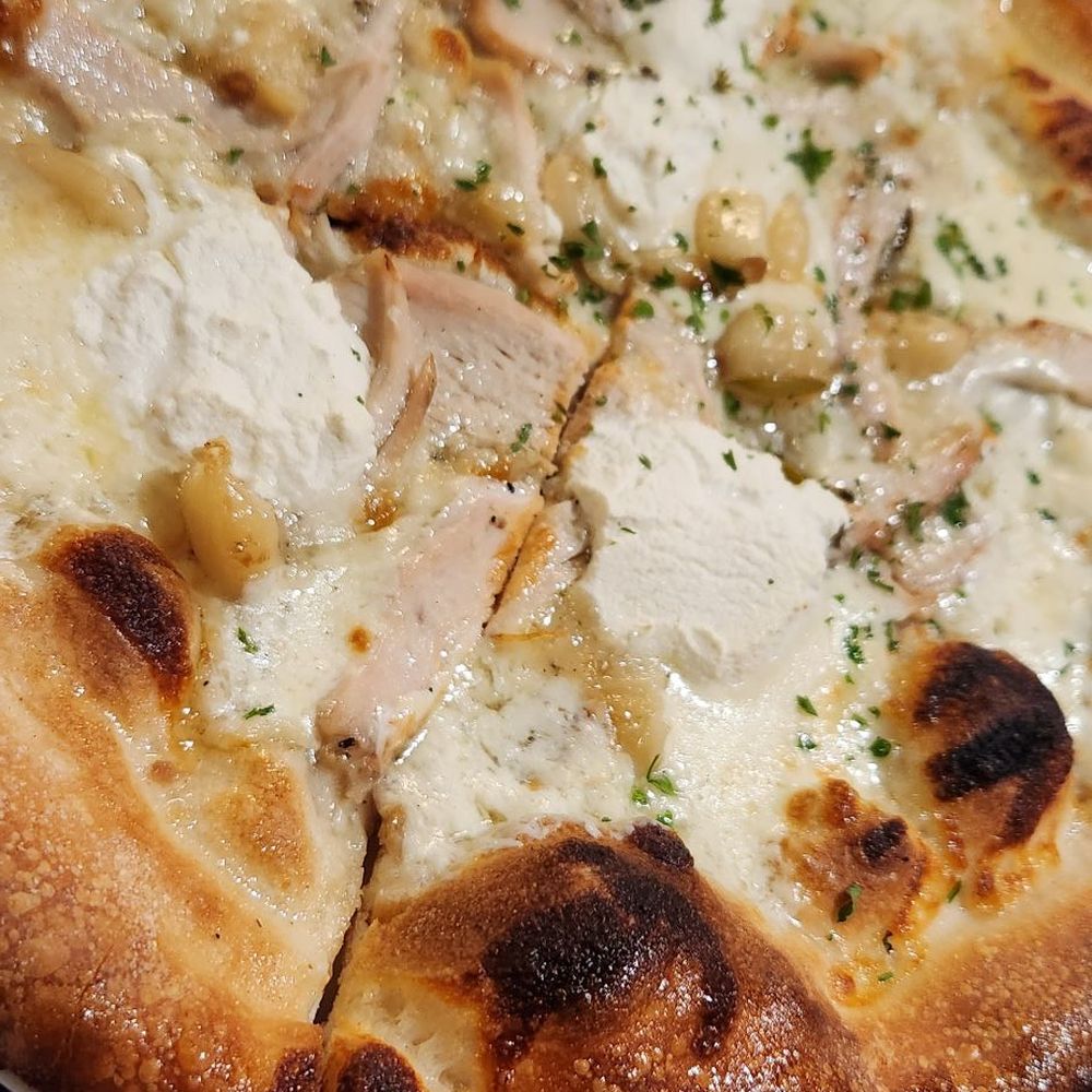 1803 Pizza Kitchen - Garlic chicken pizza - Pizza Near Me - Orlando, Florida