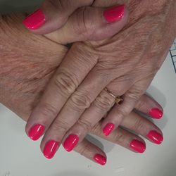 4 Season Nails & Spa - Gel Manicure