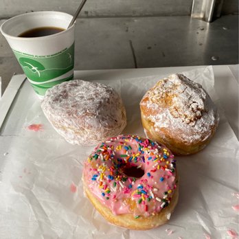 Country Style Donuts - Powdered Jelly, Strawberry glazed, Apple Crumb - Donuts Near Me - Richmond, Virginia Country Style Donuts - Powdered Jelly, Strawberry glazed, Apple Crumb - Donuts Near Me - Richmond, Virginia