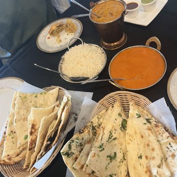Curry Lounge - Garlic Naan, Chilli Garlic Naan, Chicken Tikka Masala, Punjabi balti paneer, Plain Rice - Indian Near Me - Artesia, California