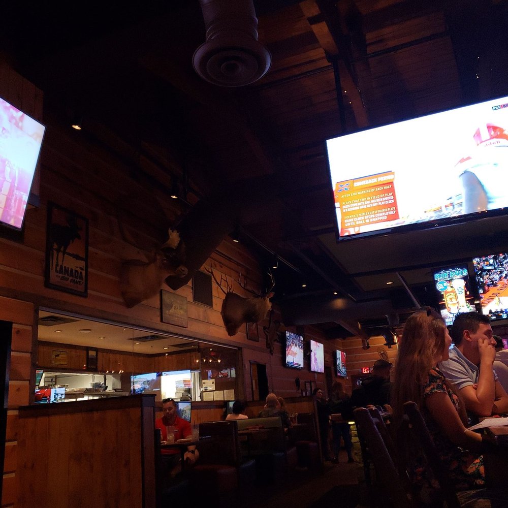 Twin Peaks - Nice place, we love the wings and the cheese bits. - Sports Bars Near Me - Davie, Florida