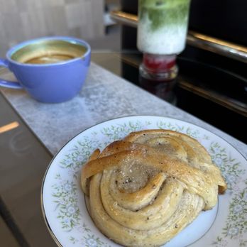 Hilite Coffee - Cardamom Bun, strawberry Matcha Latte, S'mores Latte - Coffee & Tea Near Me - Jacksonville, Florida Hilite Coffee - Cardamom Bun, strawberry Matcha Latte, S'mores Latte - Coffee & Tea Near Me - Jacksonville, Florida