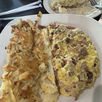The Scratch Room - Three little pigs omelette with crispy/fluffy hash browns - Breakfast & Brunch Near Me - Anaheim, California The Scratch Room - Three little pigs omelette with crispy/fluffy hash browns - Breakfast & Brunch Near Me - Anaheim, California