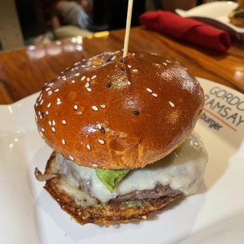 Gordon Ramsay Burger Las Vegas - Farmhouse Burger - Burgers Near Me - Las Vegas, Nevada Gordon Ramsay Burger Las Vegas - Farmhouse Burger - Burgers Near Me - Las Vegas, Nevada