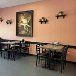 La Gloria Restaurant & Desserts - Dinning settings