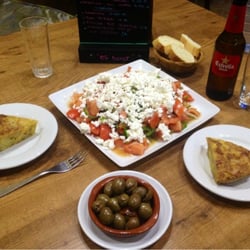 Es Baret - Ensaladas,tortillas, i mucho mas ....