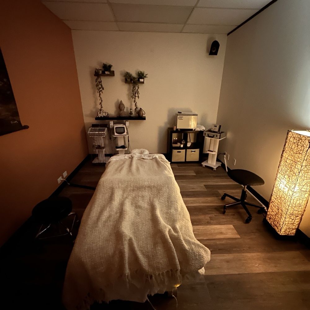 Serenité Massage - Nice clean room with great lighting and great light music - Massage Near Me - Houston, Texas