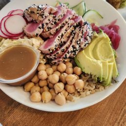 Tuna poke bowl