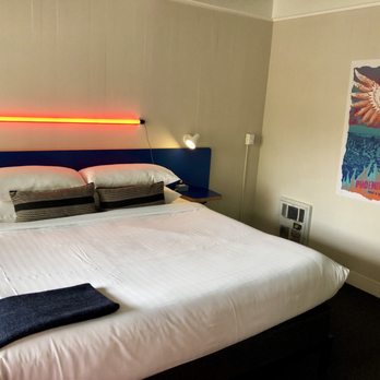 Phoenix Hotel - Cool light over bed - Hotels Near Me - San Francisco, California