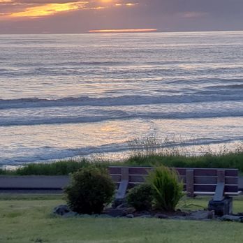 Yachats Inn - The view off the deck - Hotels Near Me - Yachats, Oregon