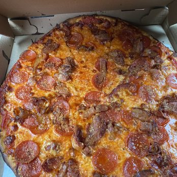 Roseland Apizza - Bacon and pepperoni - Pizza Near Me - Derby, Connecticut Roseland Apizza - Bacon and pepperoni - Pizza Near Me - Derby, Connecticut
