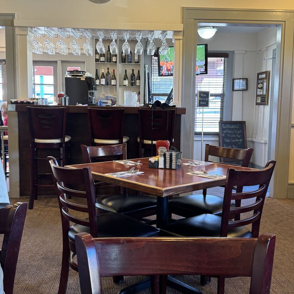 Springside Restaurant - Inside - Breakfast & Brunch Near Me - Paso Robles, California Springside Restaurant - Inside - Breakfast & Brunch Near Me - Paso Robles, California