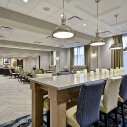 Hampton Inn Livonia Detroit - Breakfast Area