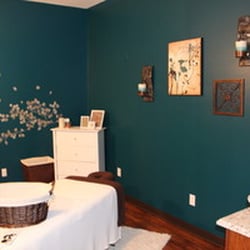 Sneak-A-Peek - Sneak a Peek Massage & Belly Casting Room