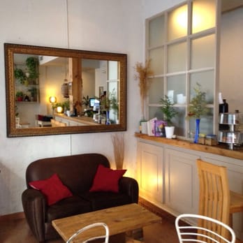Abonavida - Loungy sofa - Juice Bars & Smoothies Near Me - Madrid, M
