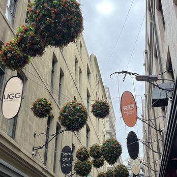 Degraves Street - Beautiful street filled with shops and restaurants - Local Flavor Near Me - Melbourne, VIC