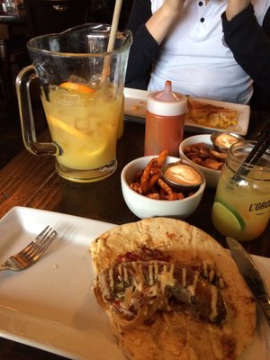 L'Gros Luxe Vieux-Longueuil by null