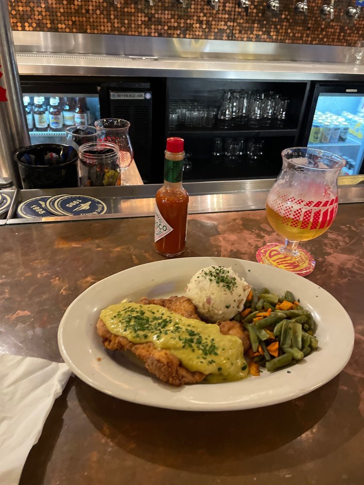 FLYING SAUCER DRAUGHT EMPORIUM Updated May 2024 312 Photos & 385 Reviews 15929 City Walk