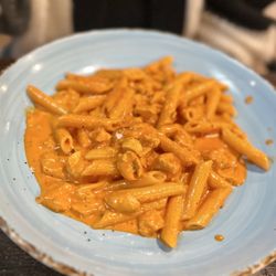 La Pasta - Penne Pink Sauce. Good!