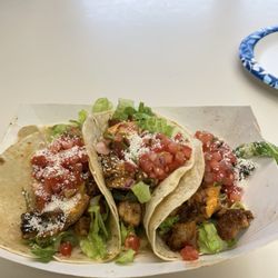 L A Taco Bistro - Smoked Chipotle Chicken Tacos